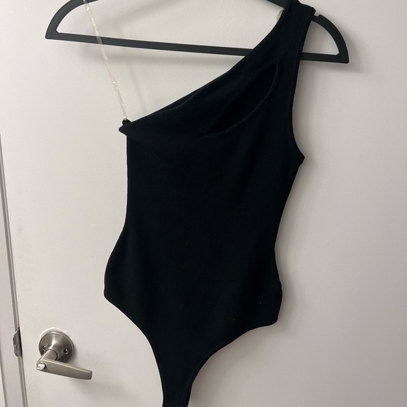 One Shoulder Black Bodysuit - Picture 3 of 4